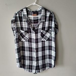 Sleeveless plaid shirt